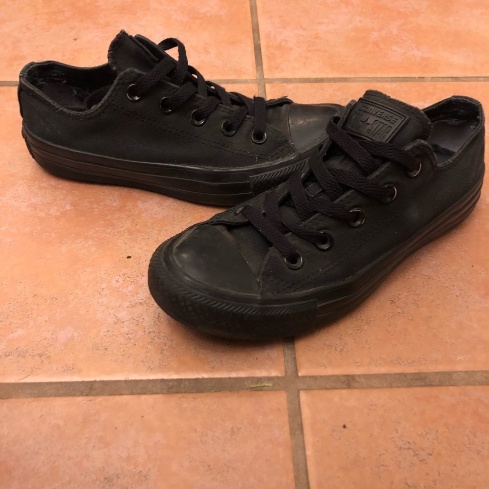 All Black Low Top Chuck Taylor Converse SZ. 6